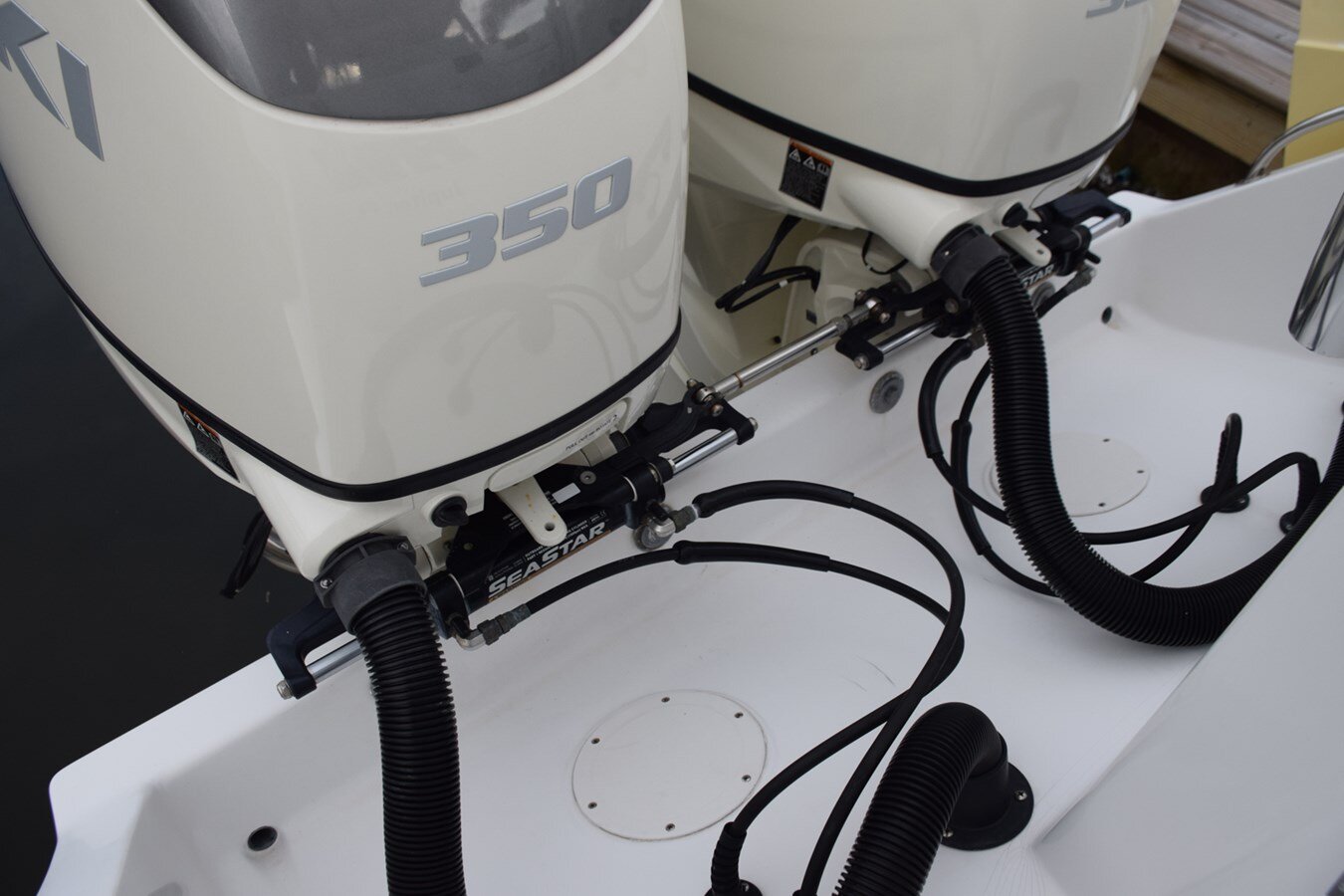 2003-intrepid-powerboats-inc-34-d8a3a7