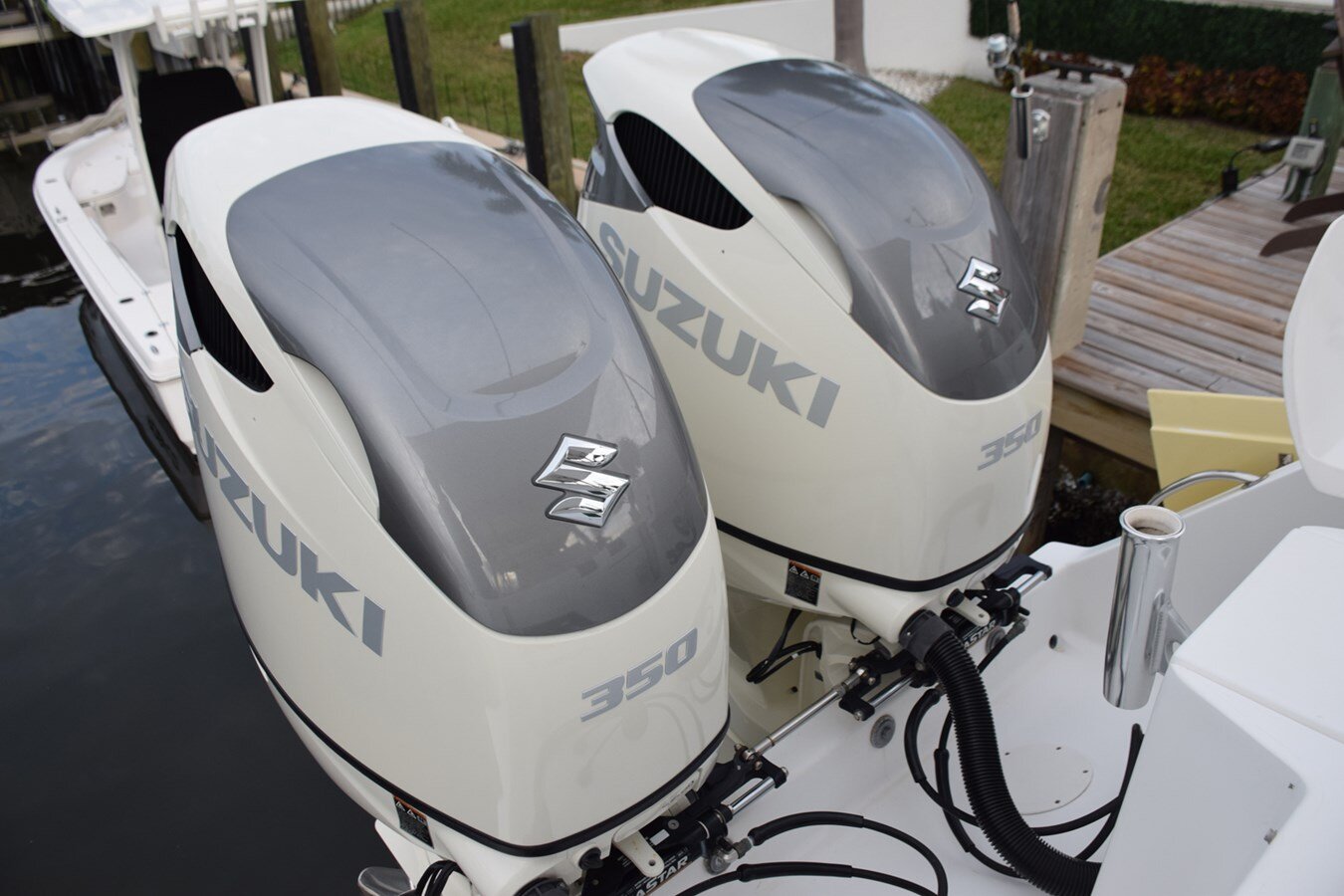 2003-intrepid-powerboats-inc-34-d8a3a7