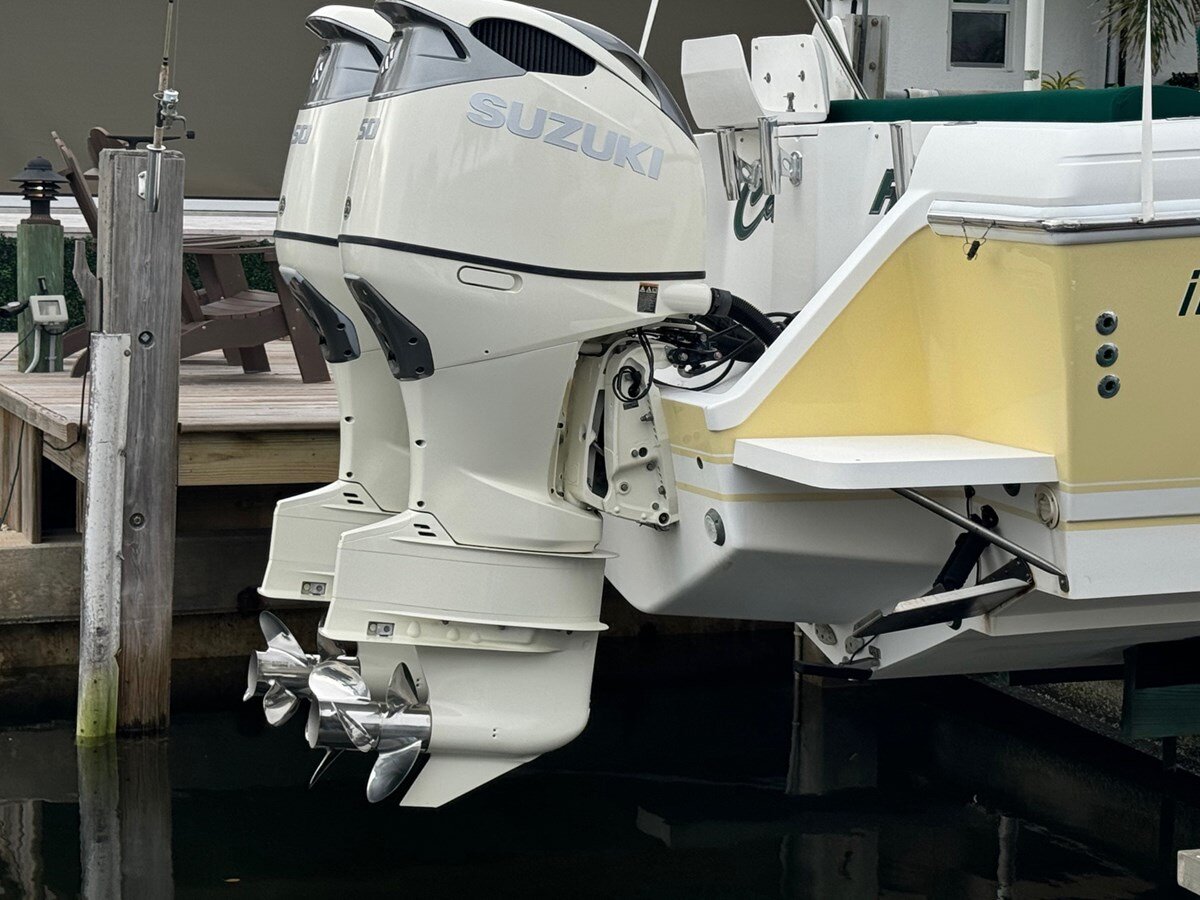 2003-intrepid-powerboats-inc-34-d8a3a7