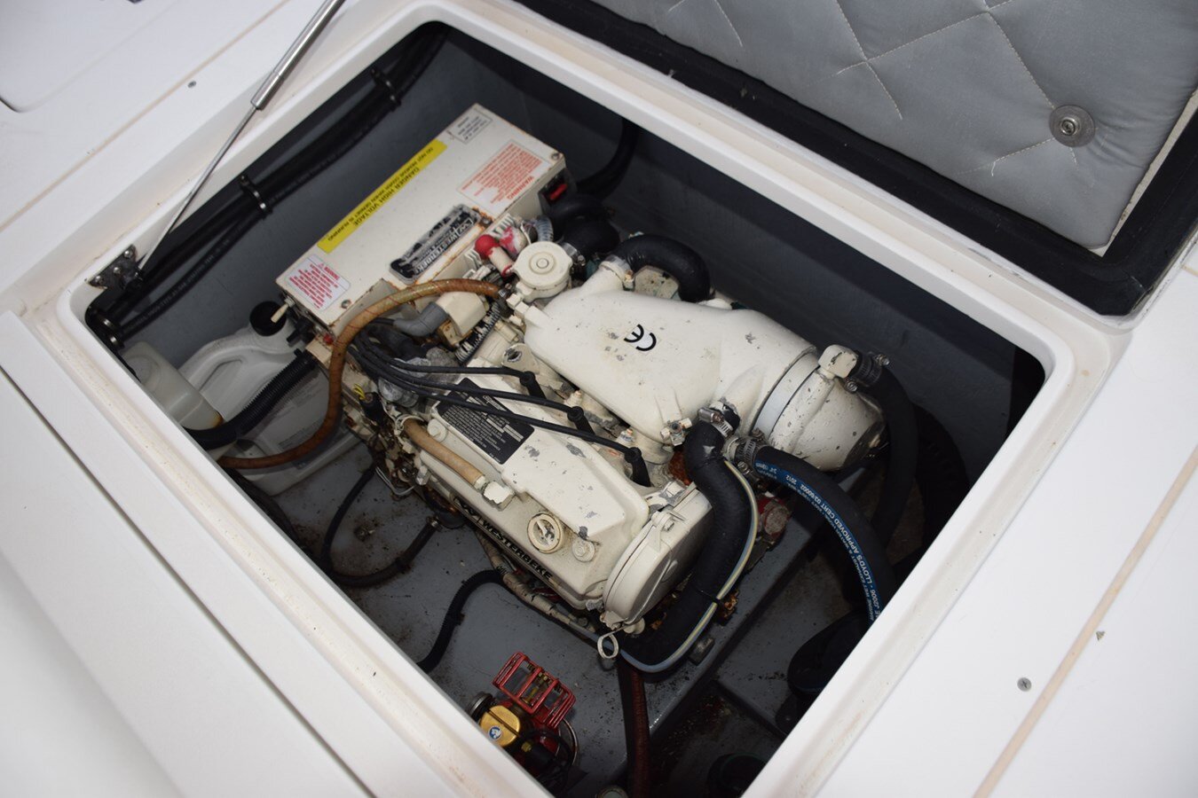 2003-intrepid-powerboats-inc-34-d8a3a7