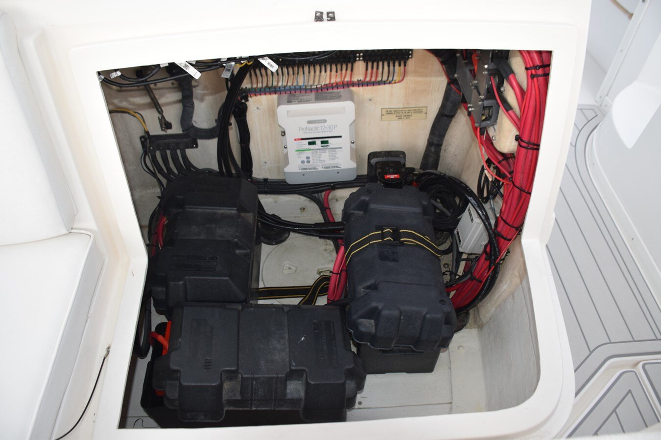 2003-intrepid-powerboats-inc-34-d8a3a7