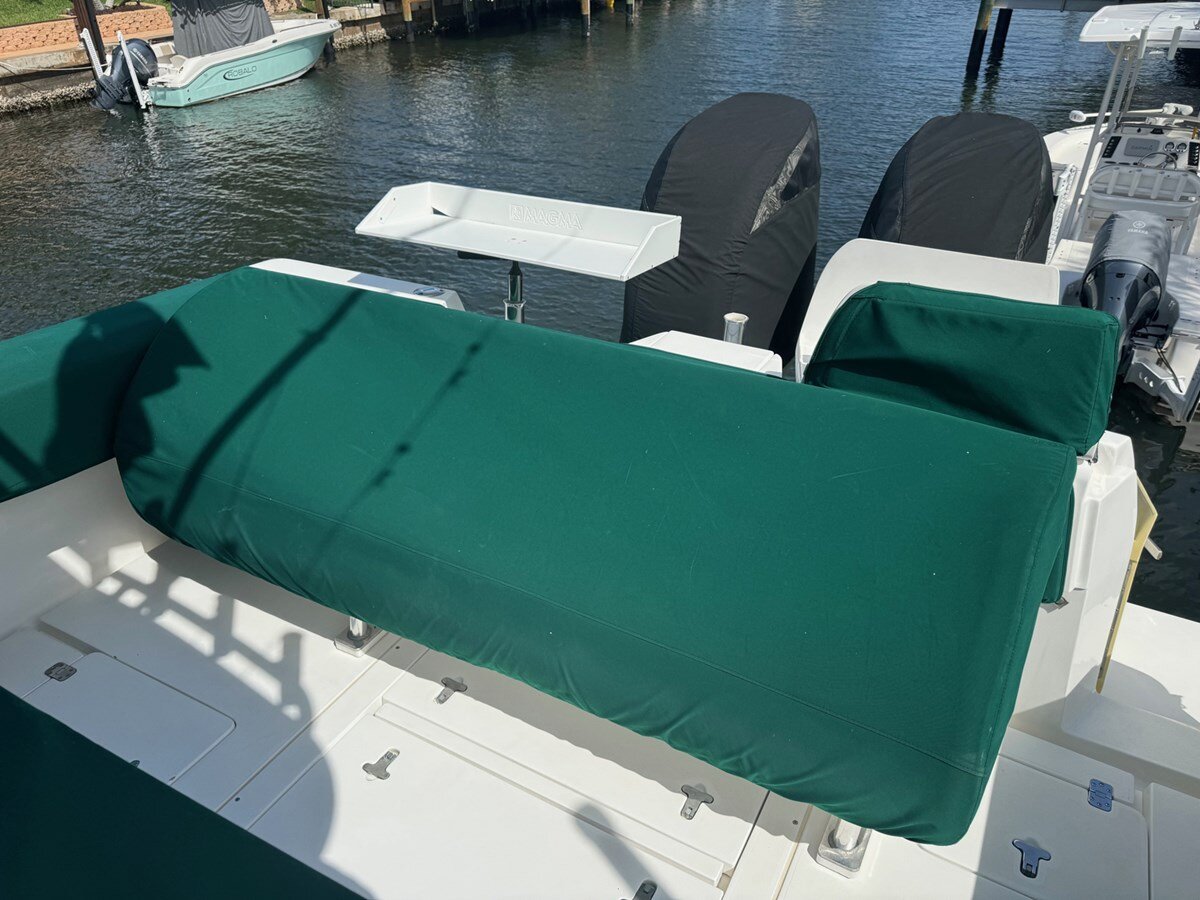 2003-intrepid-powerboats-inc-34-d8a3a7