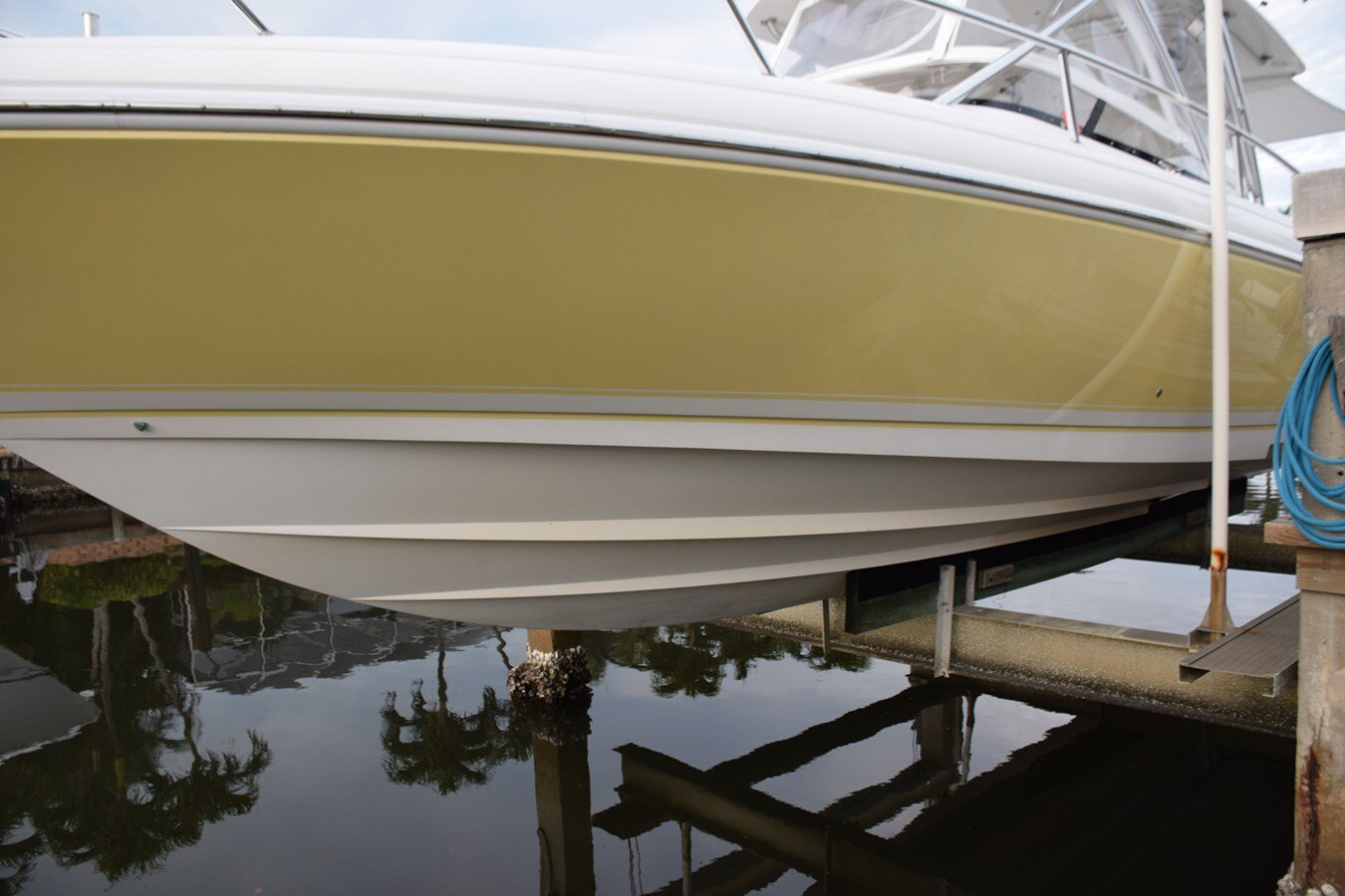 2003-intrepid-powerboats-inc-34-d8a3a7