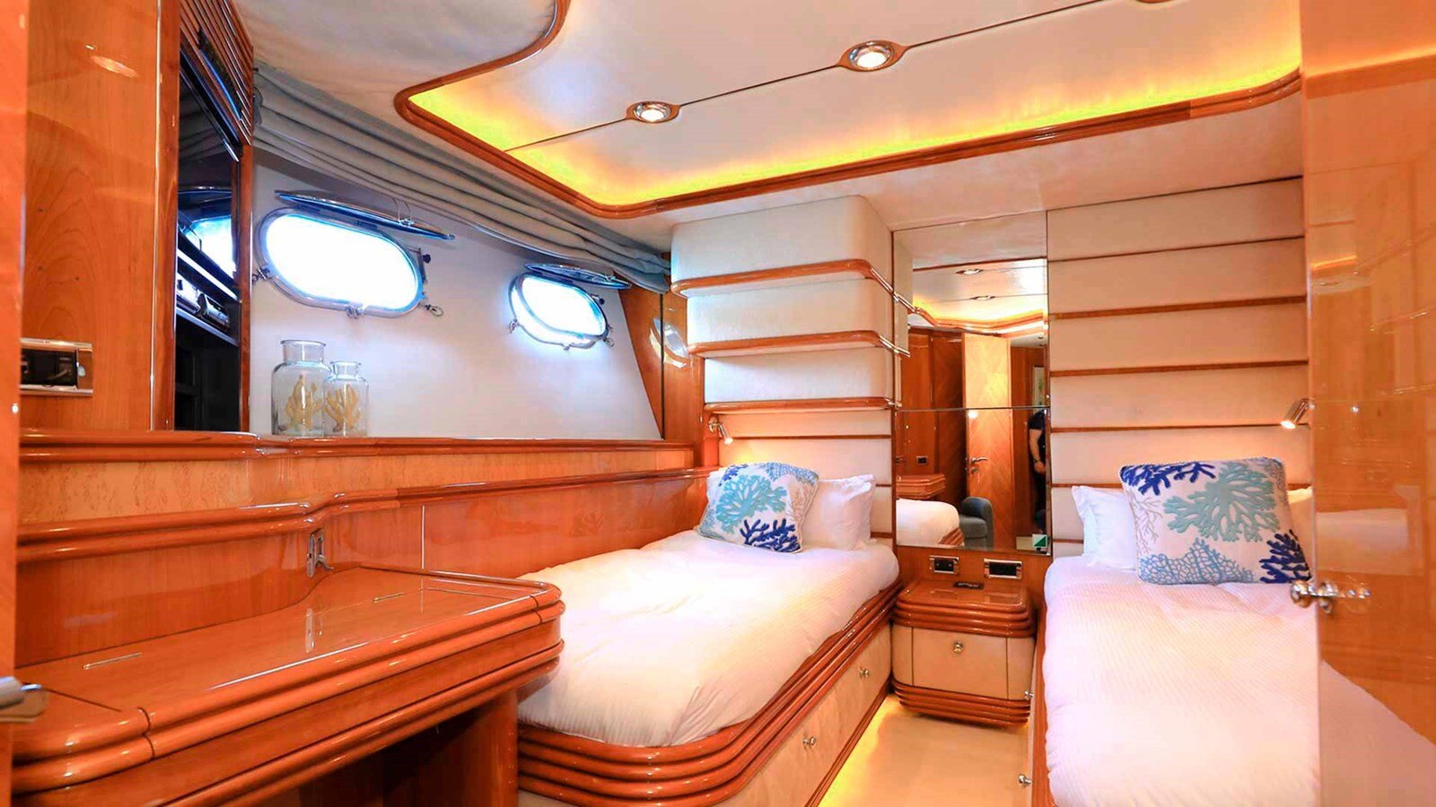 2003 SUNSEEKER 105'