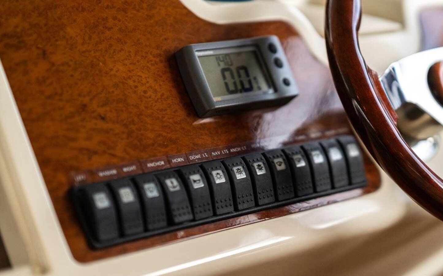 2004-astondoa-42-31a2ae