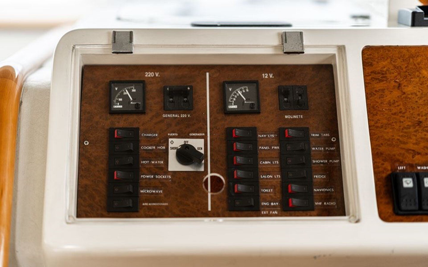 2004-astondoa-42-31a2ae