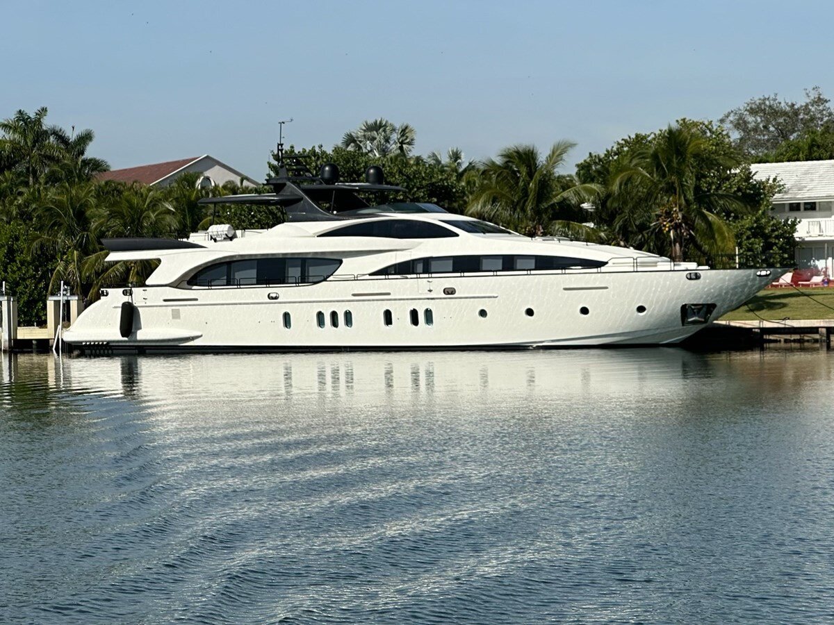 2004-azimut-yachts-116-5c2028