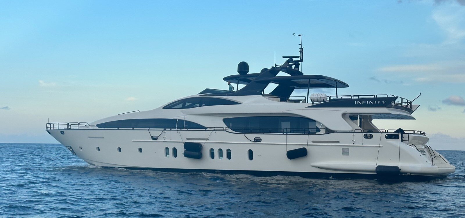 2004-azimut-yachts-116-5c2028