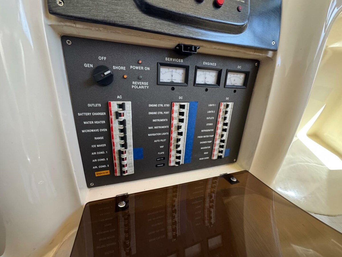 2004-azimut-yachts-43-46df14