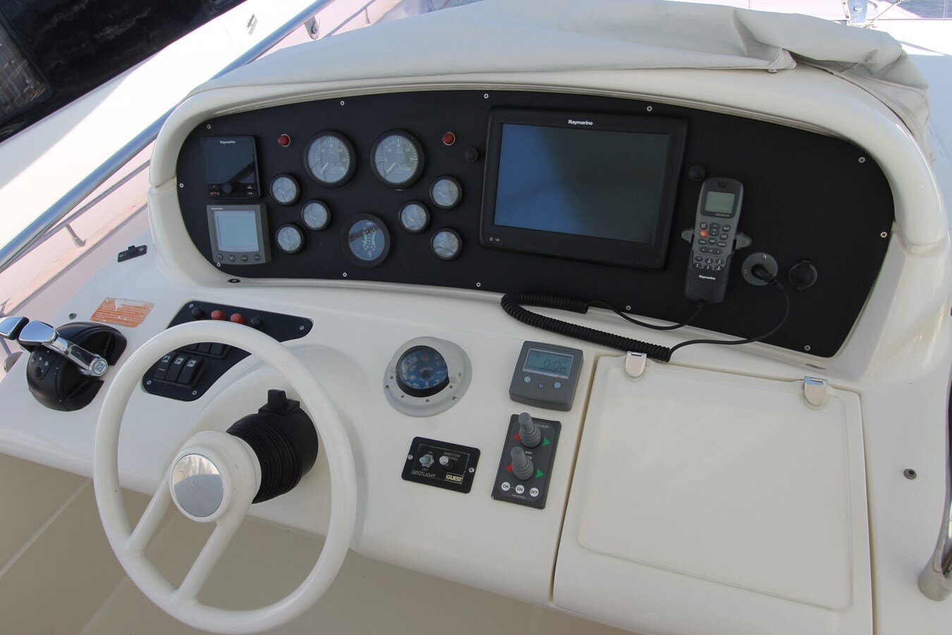 2004-azimut-yachts-63-1-053c56