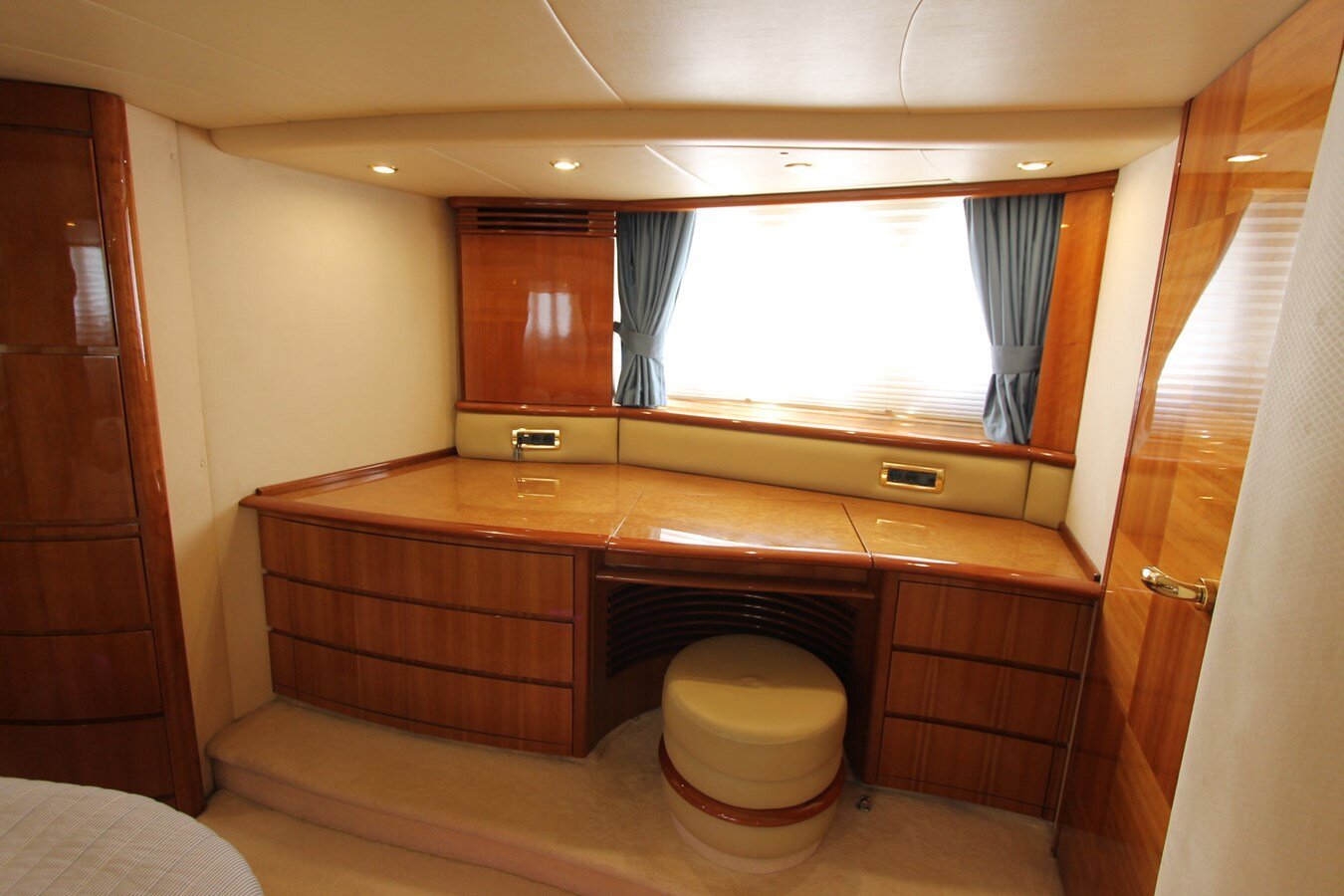 2004-azimut-yachts-63-1-053c56