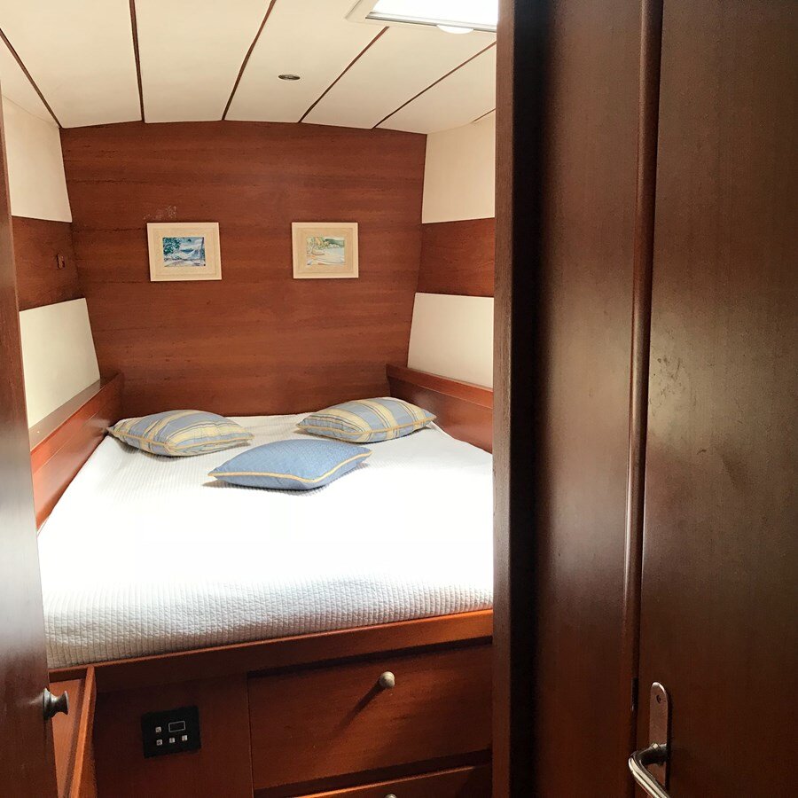 2004-cnb-yachts-55-11-c6b6ad