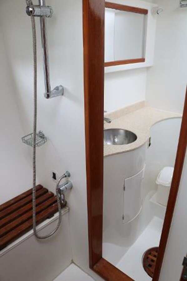 2004-cnb-yachts-55-11-c6b6ad