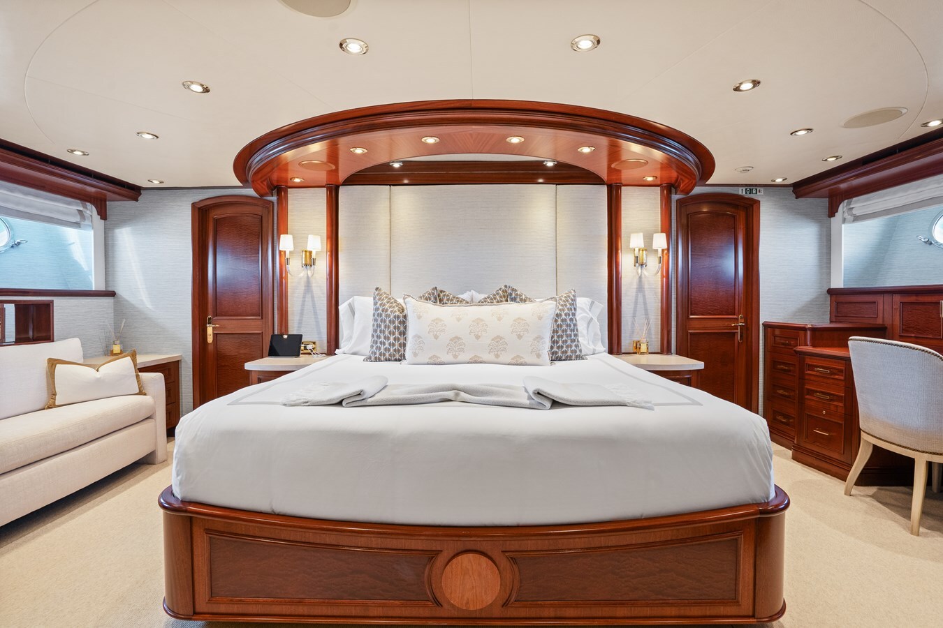 2004-crescent-yachts-120-a38bde