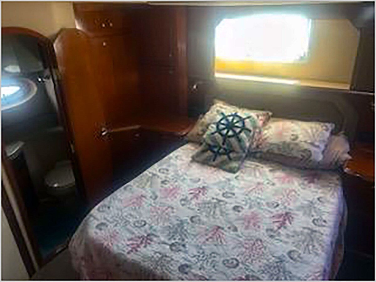 2004-cruisers-yachts-41-1-1b9605