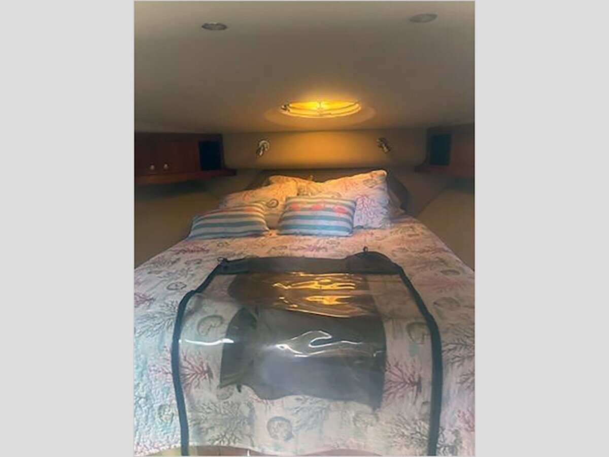 2004-cruisers-yachts-41-1-1b9605