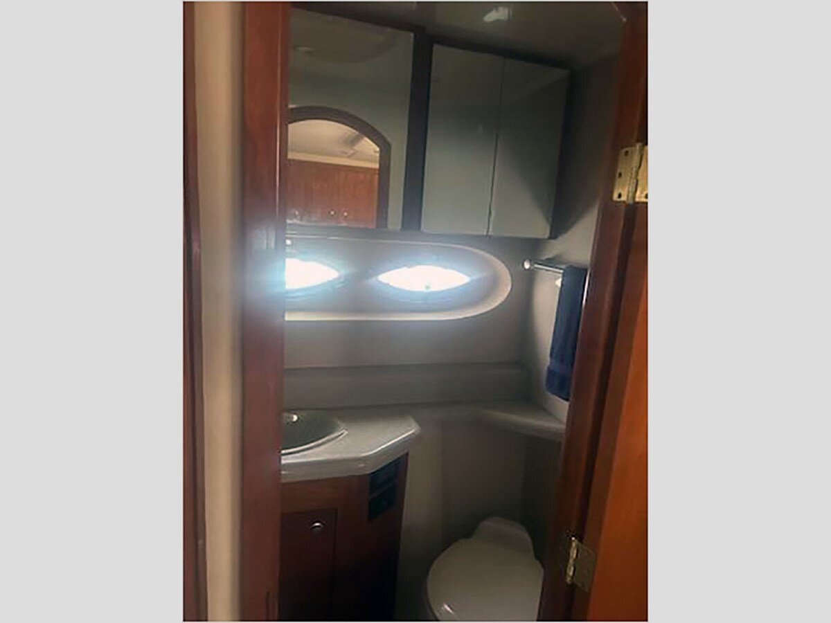 2004-cruisers-yachts-41-1-1b9605