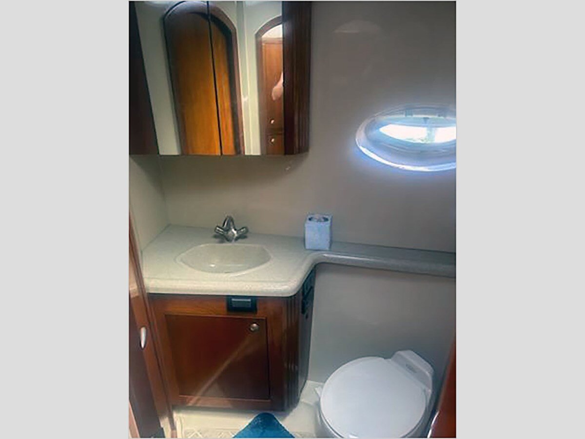 2004-cruisers-yachts-41-1-1b9605