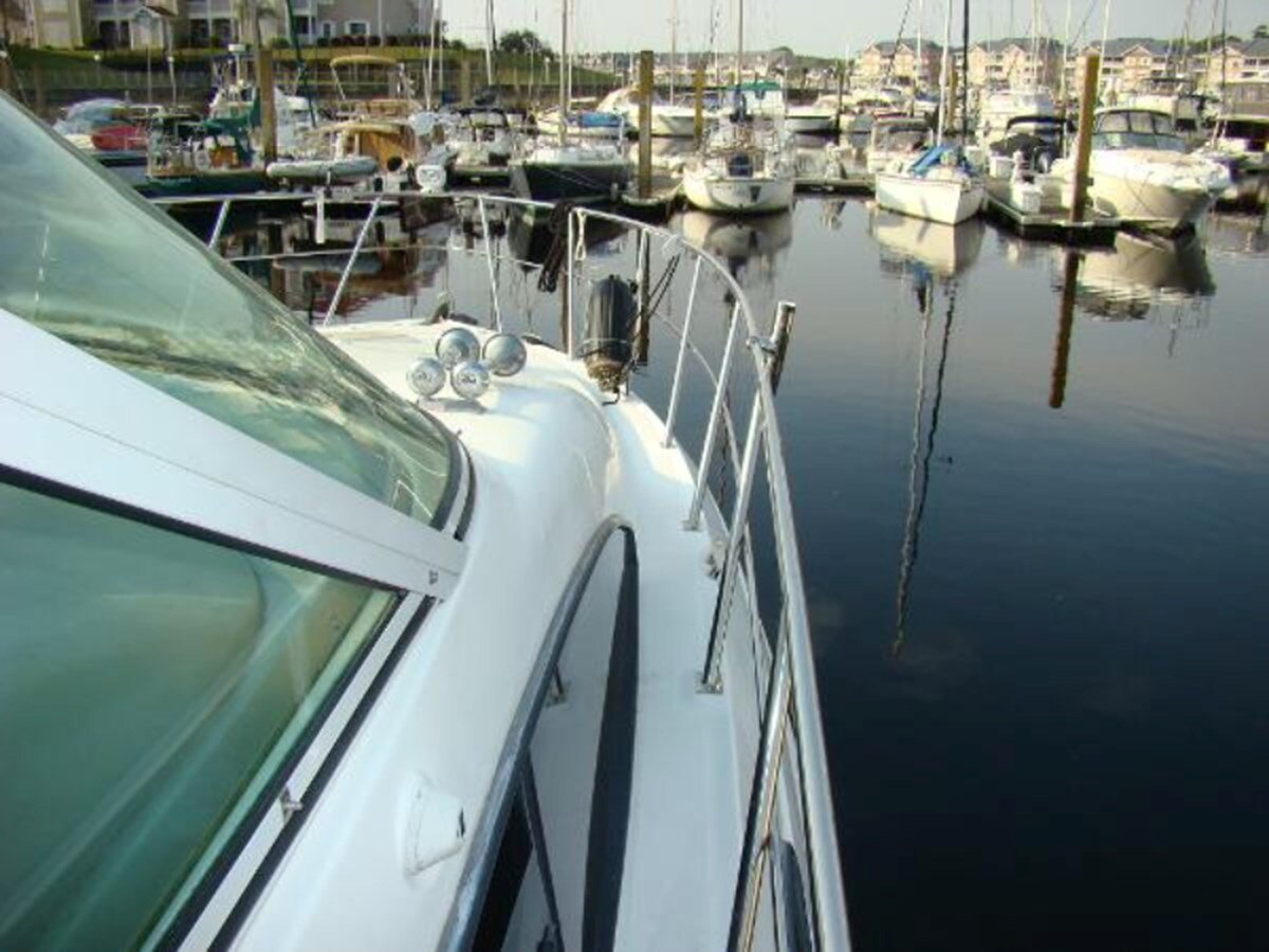 2004-cruisers-yachts-45-f7a5fb