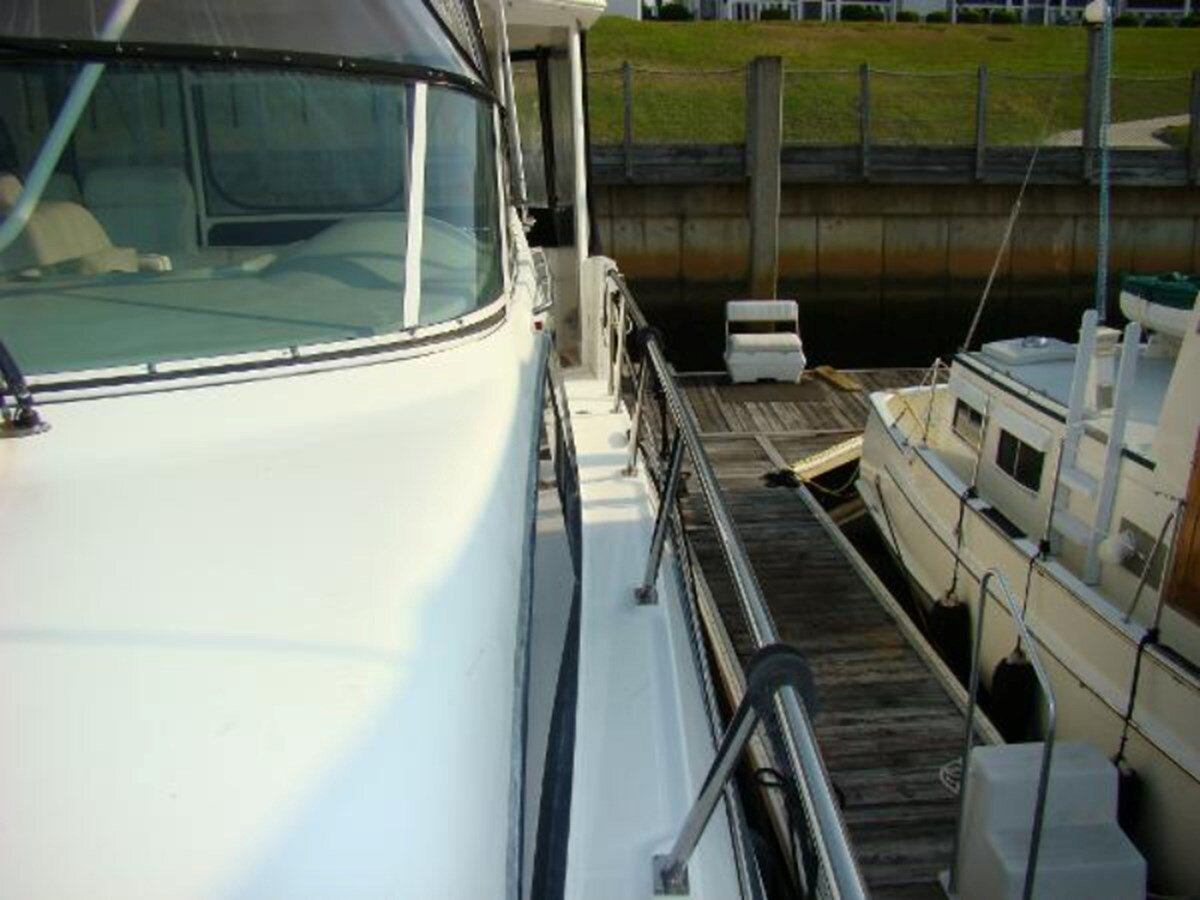 2004-cruisers-yachts-45-f7a5fb