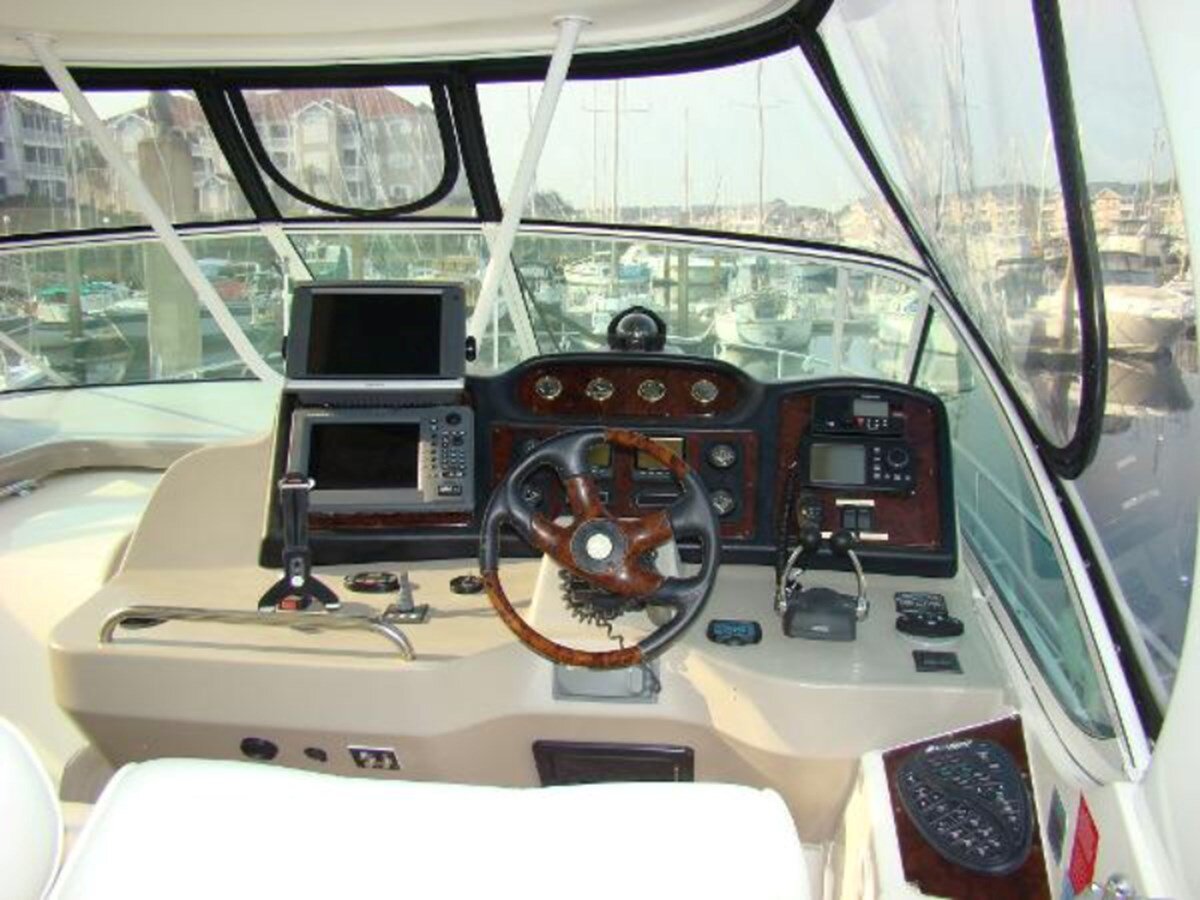 2004-cruisers-yachts-45-f7a5fb