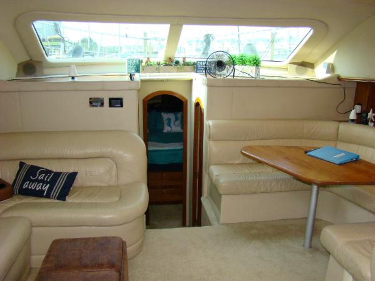 2004-cruisers-yachts-45-f7a5fb