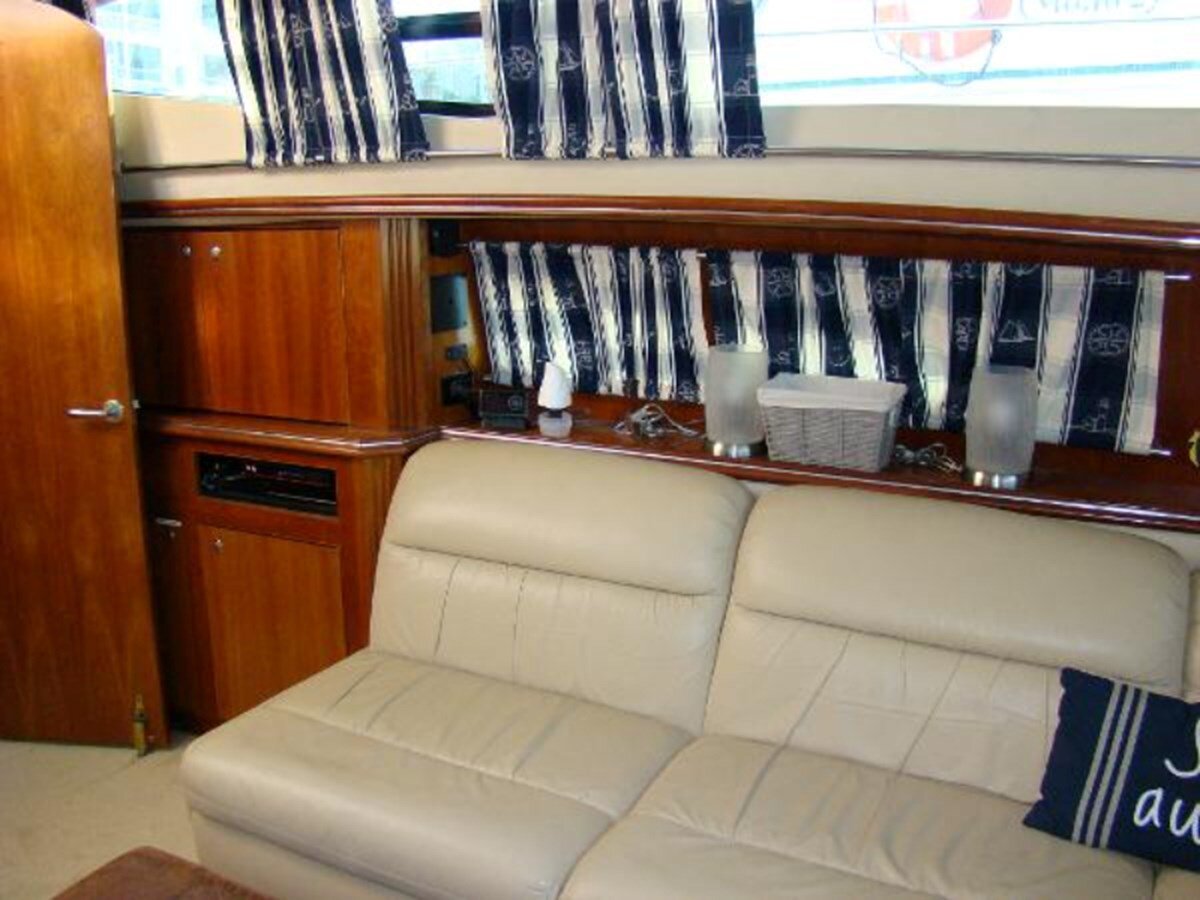 2004-cruisers-yachts-45-f7a5fb