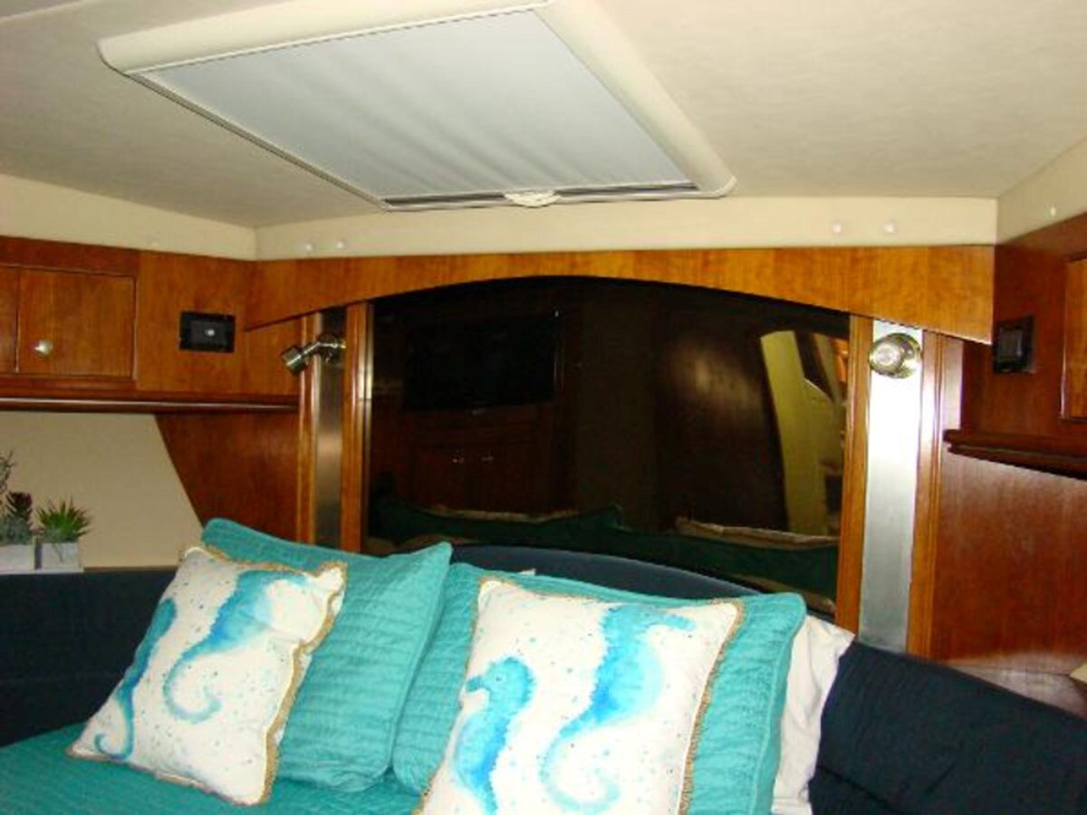 2004-cruisers-yachts-45-f7a5fb