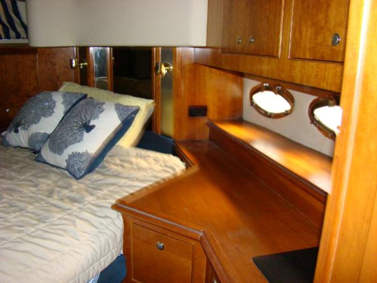 2004-cruisers-yachts-45-f7a5fb