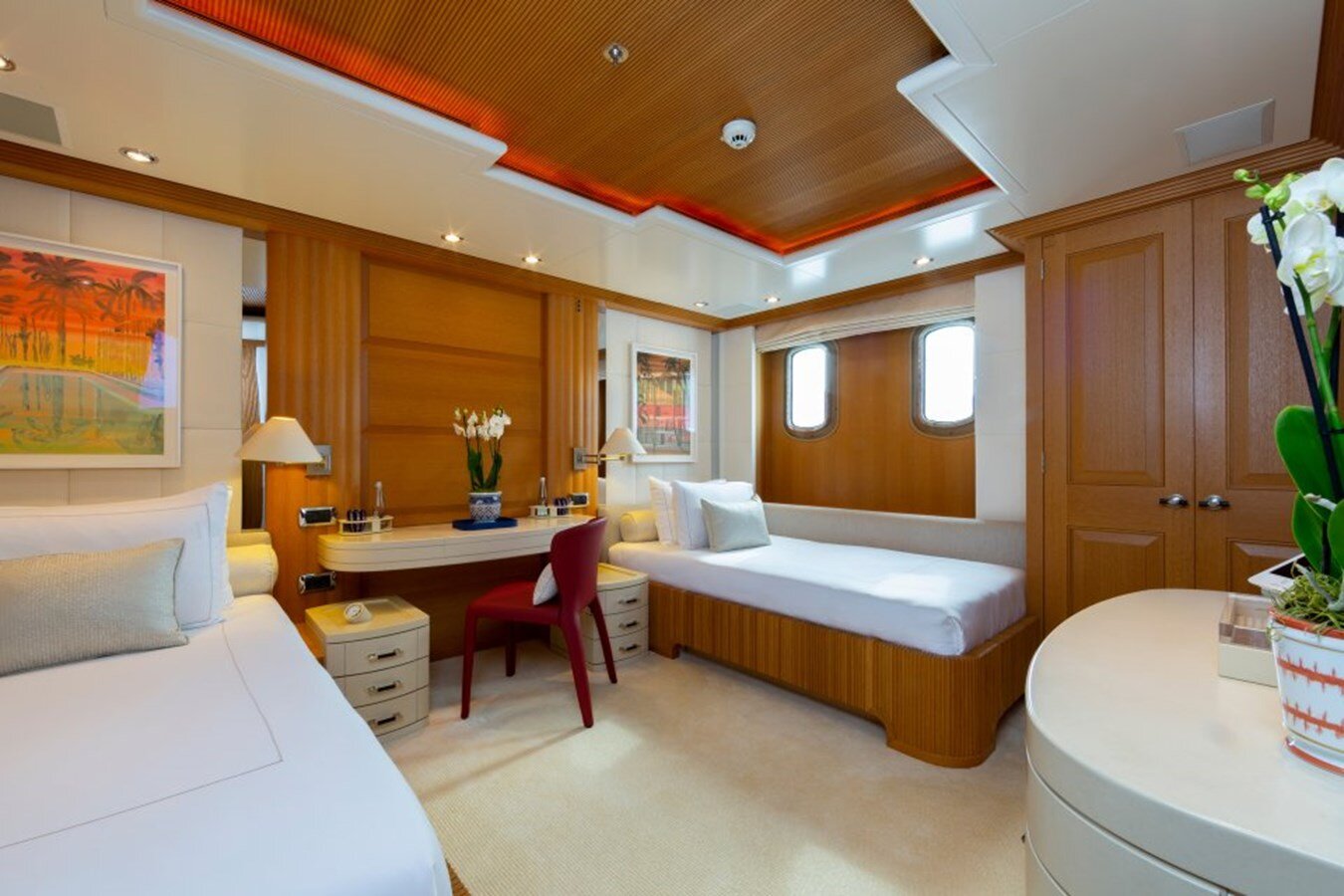 2004 FEADSHIP 164' 1