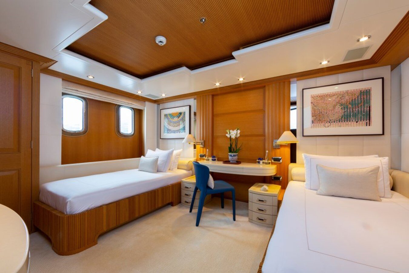 2004 FEADSHIP 164' 1