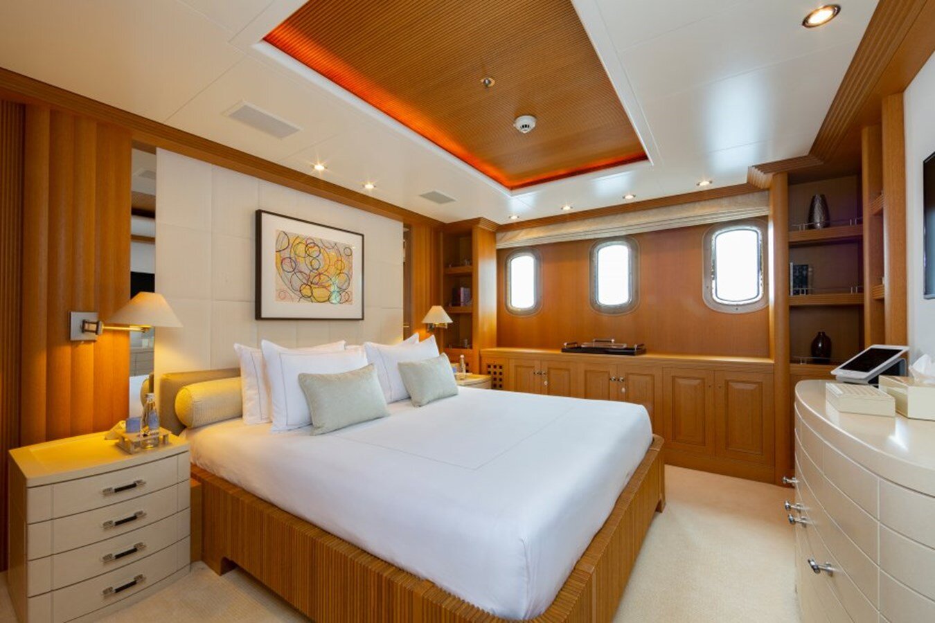 2004 FEADSHIP 164' 1