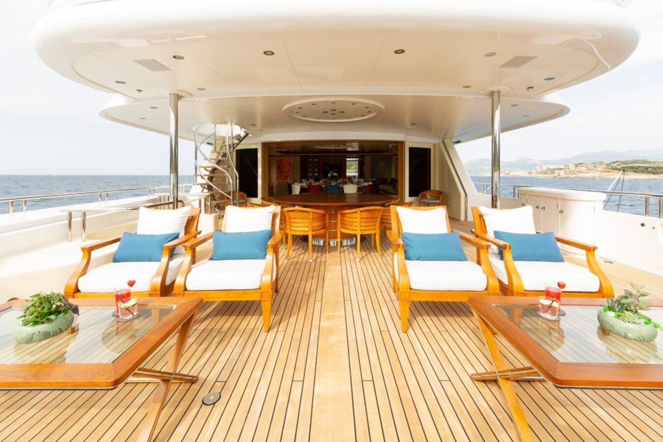 2004 FEADSHIP 164' 1