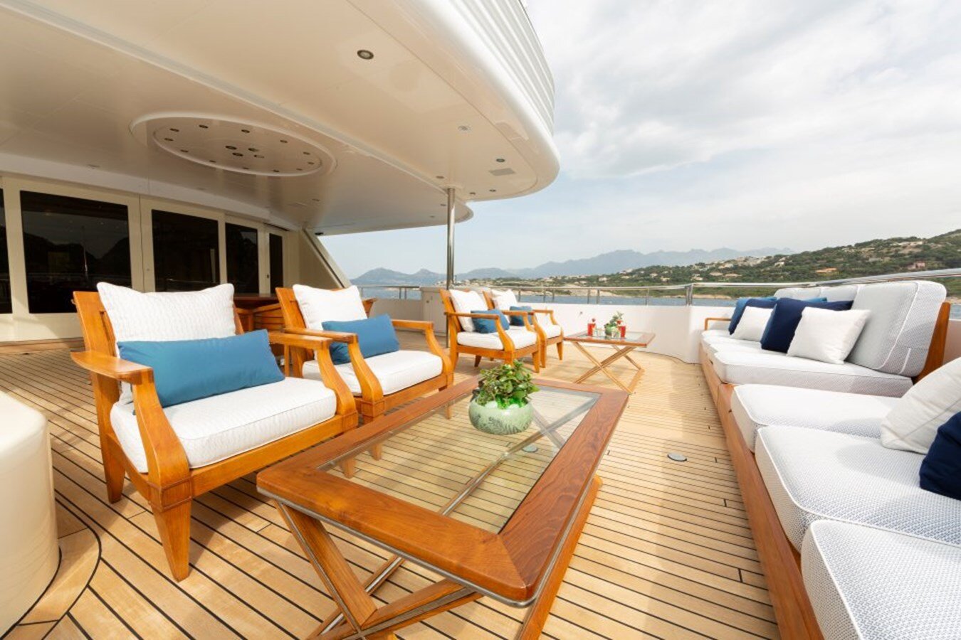 2004 FEADSHIP 164' 1