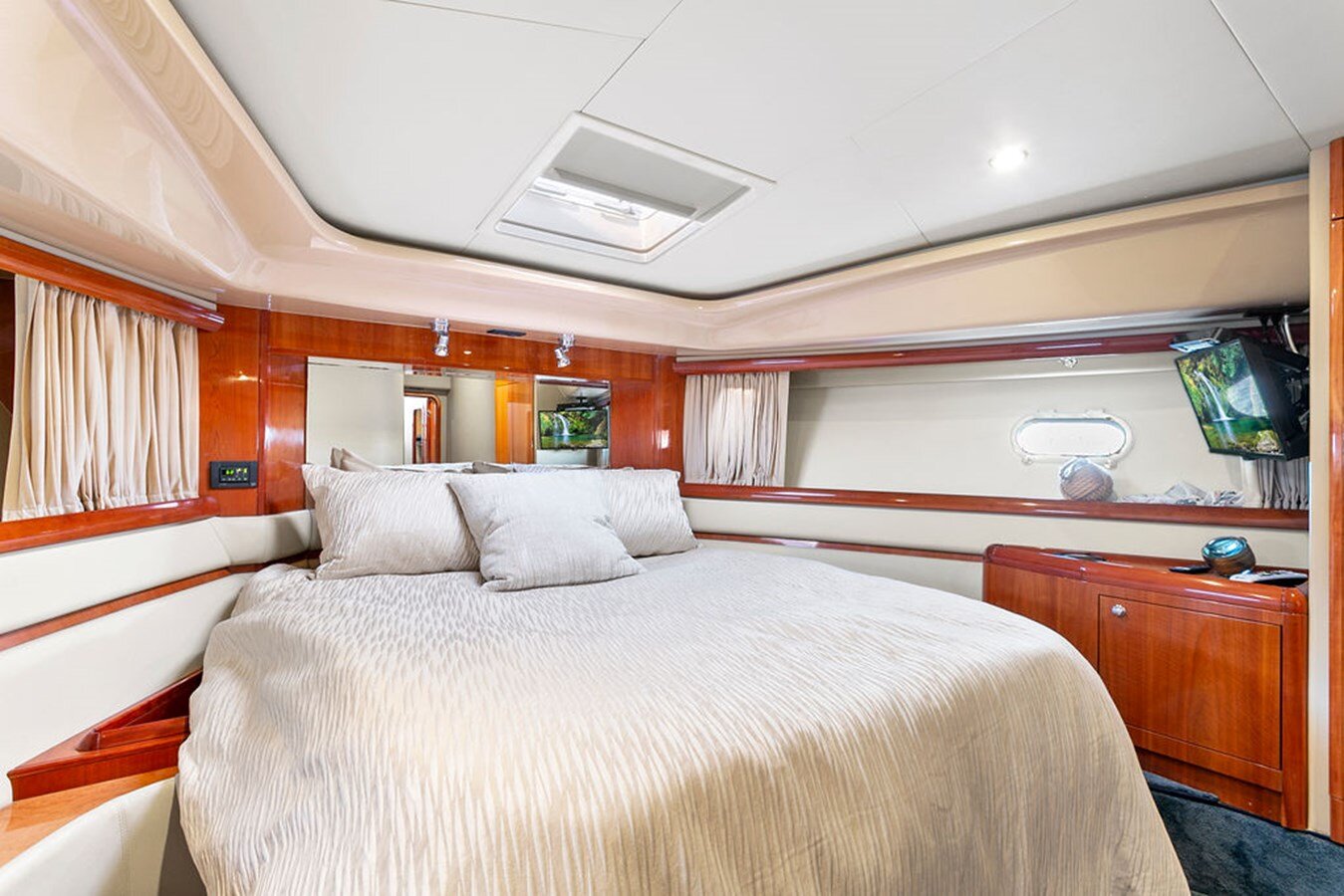 2004-ferretti-yachts-60-e280d0