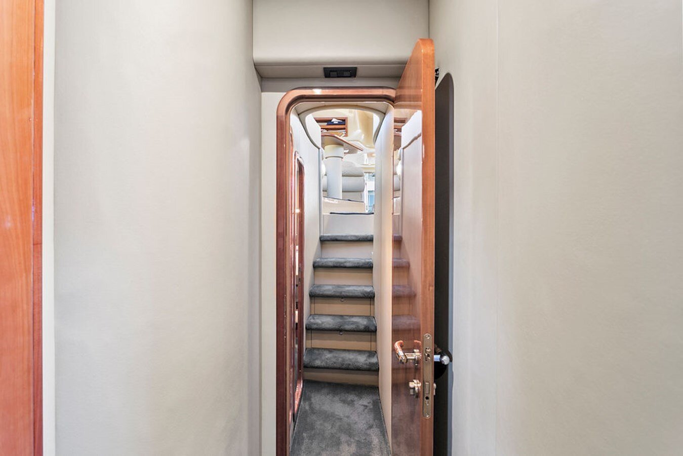 2004-ferretti-yachts-60-e280d0