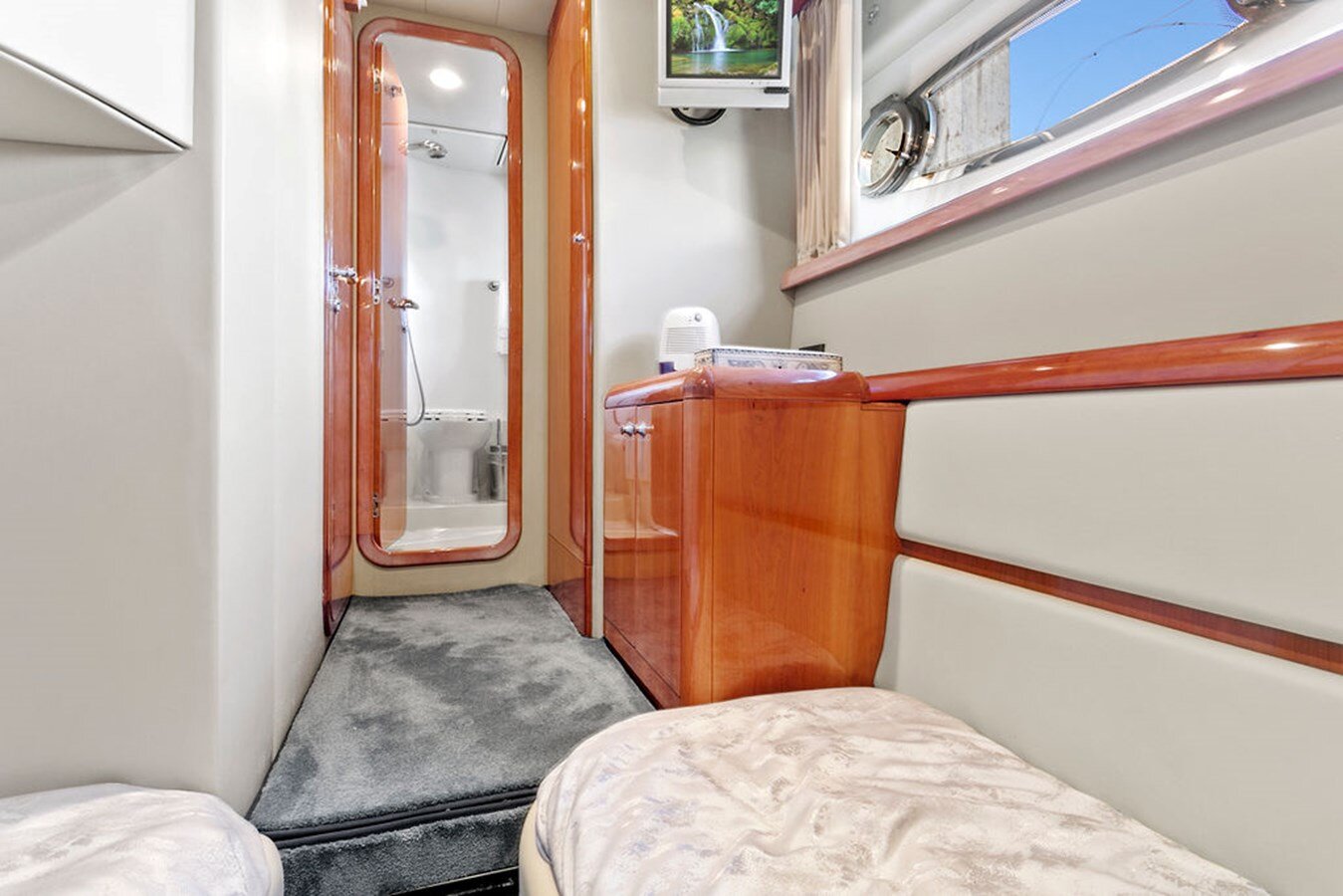 2004-ferretti-yachts-60-e280d0