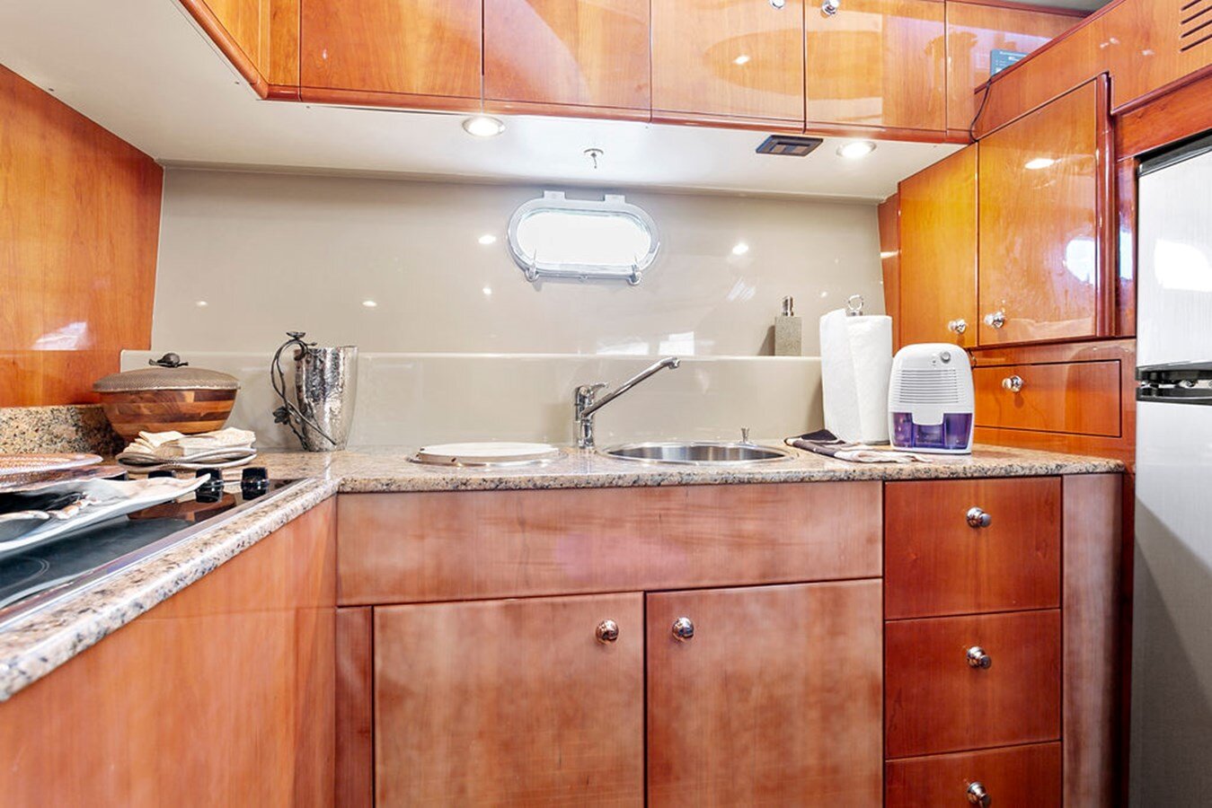 2004-ferretti-yachts-60-e280d0