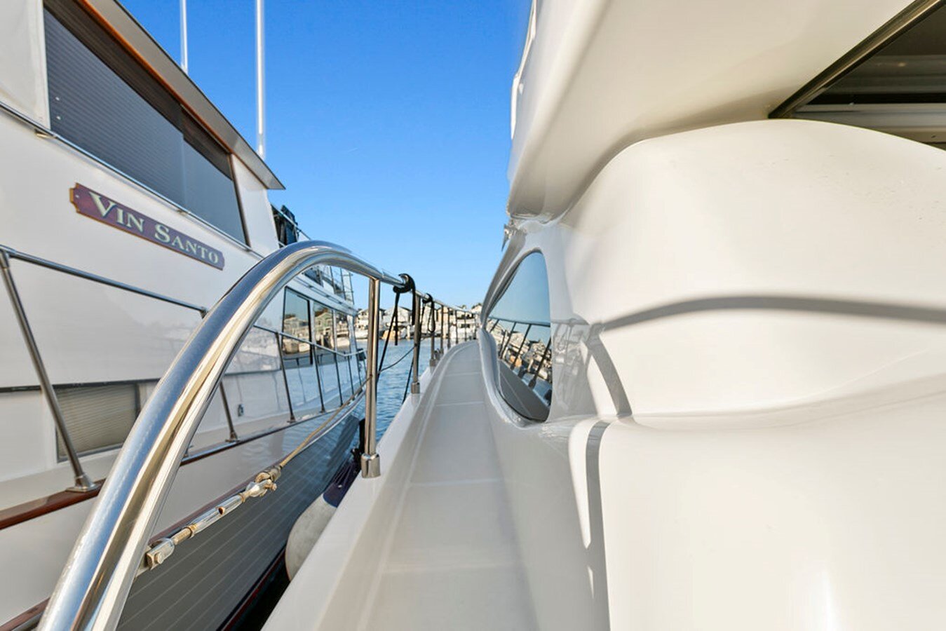 2004-ferretti-yachts-60-e280d0