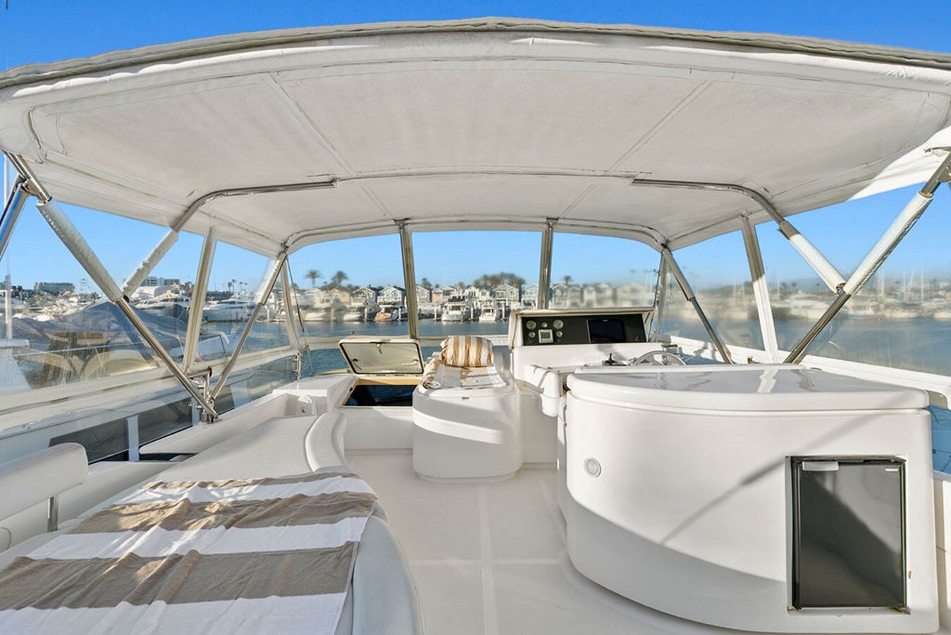 2004-ferretti-yachts-60-e280d0