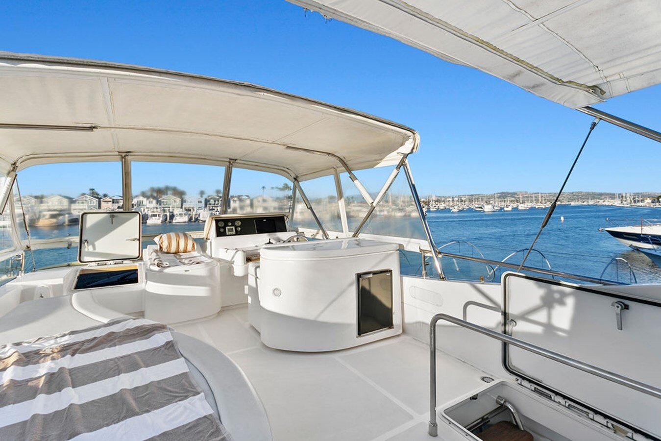 2004-ferretti-yachts-60-e280d0