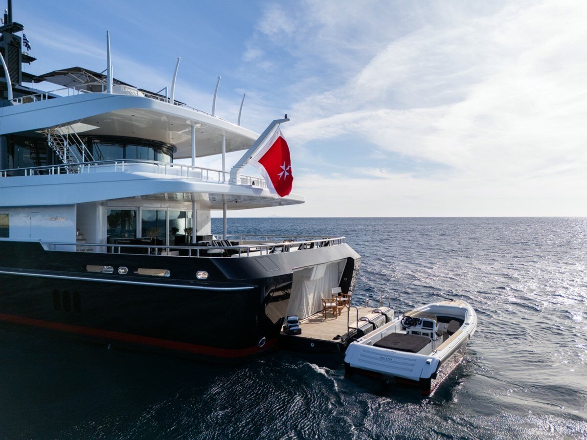 2004-oceanco-196-11-c2ff95