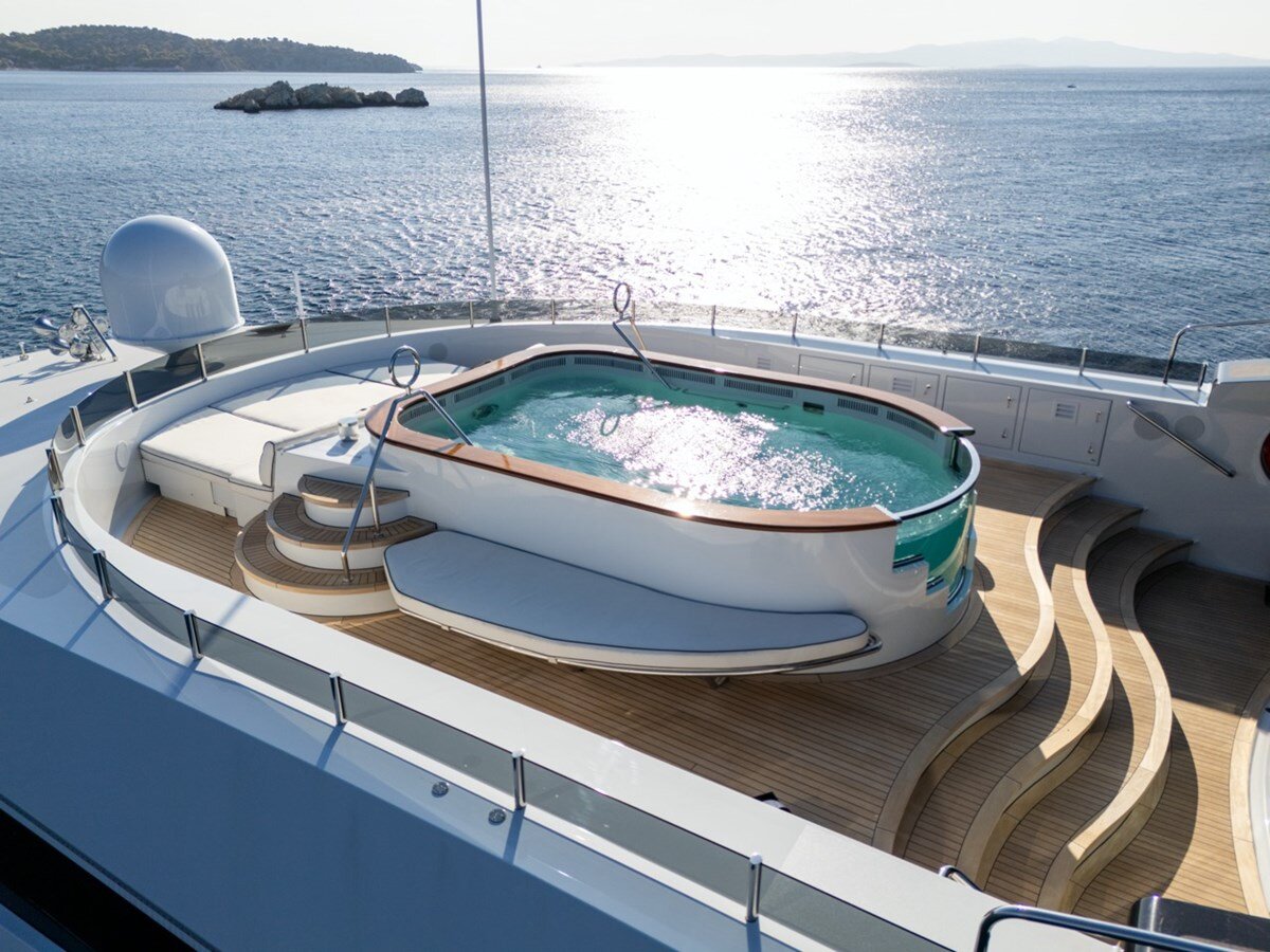 2004-oceanco-196-11-c2ff95