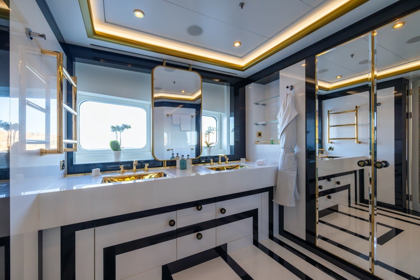 2004-oceanco-196-11-c2ff95