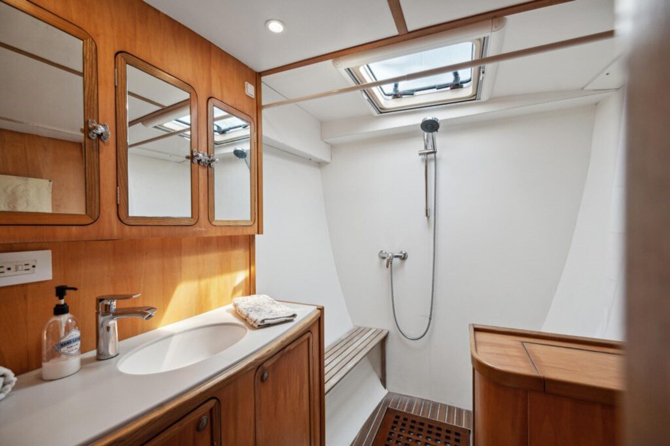 2004-switch-catamarans-51-3dc047