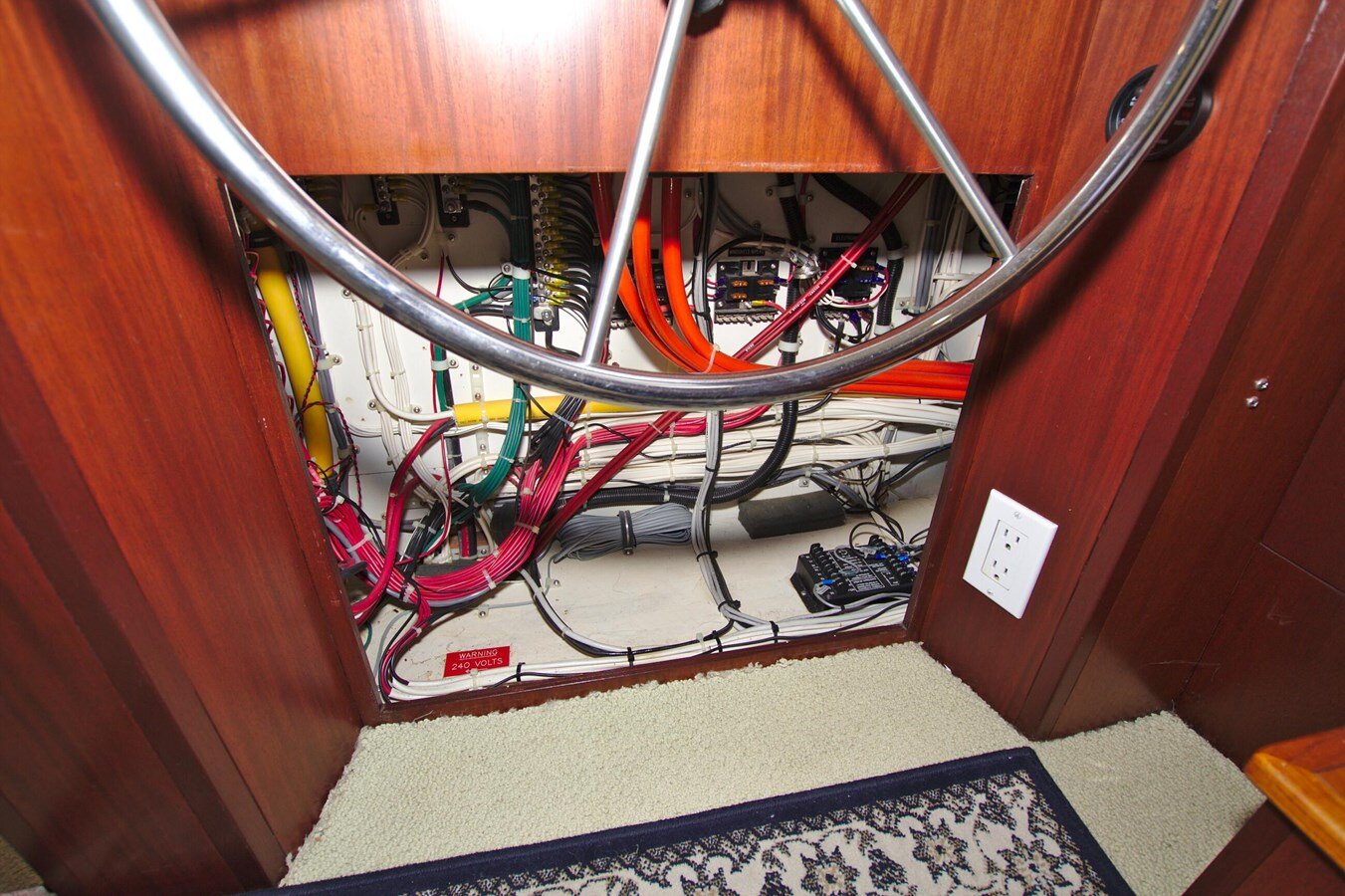 2004-west-coast-custom-yachts-46-668070