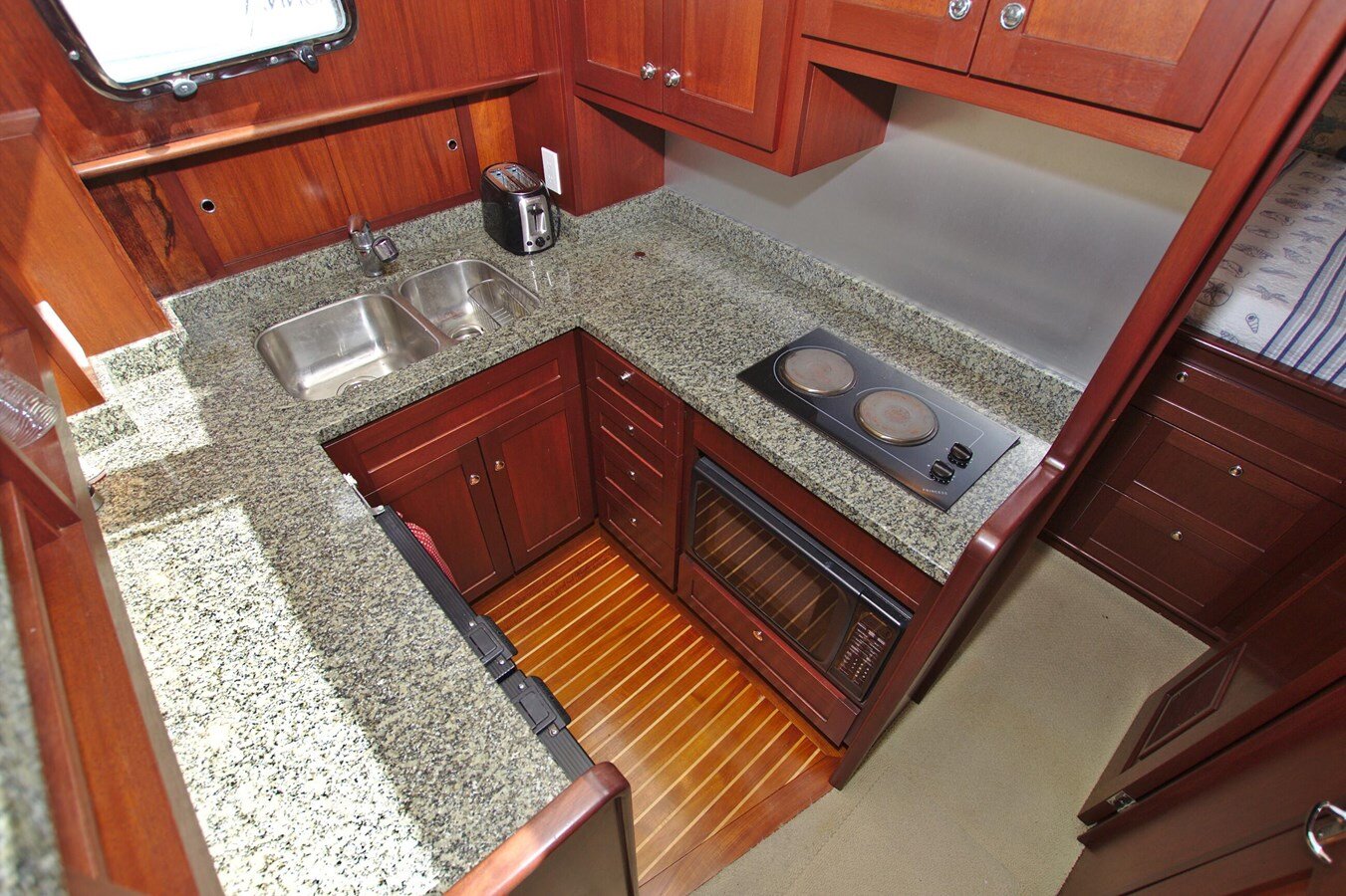 2004-west-coast-custom-yachts-46-668070