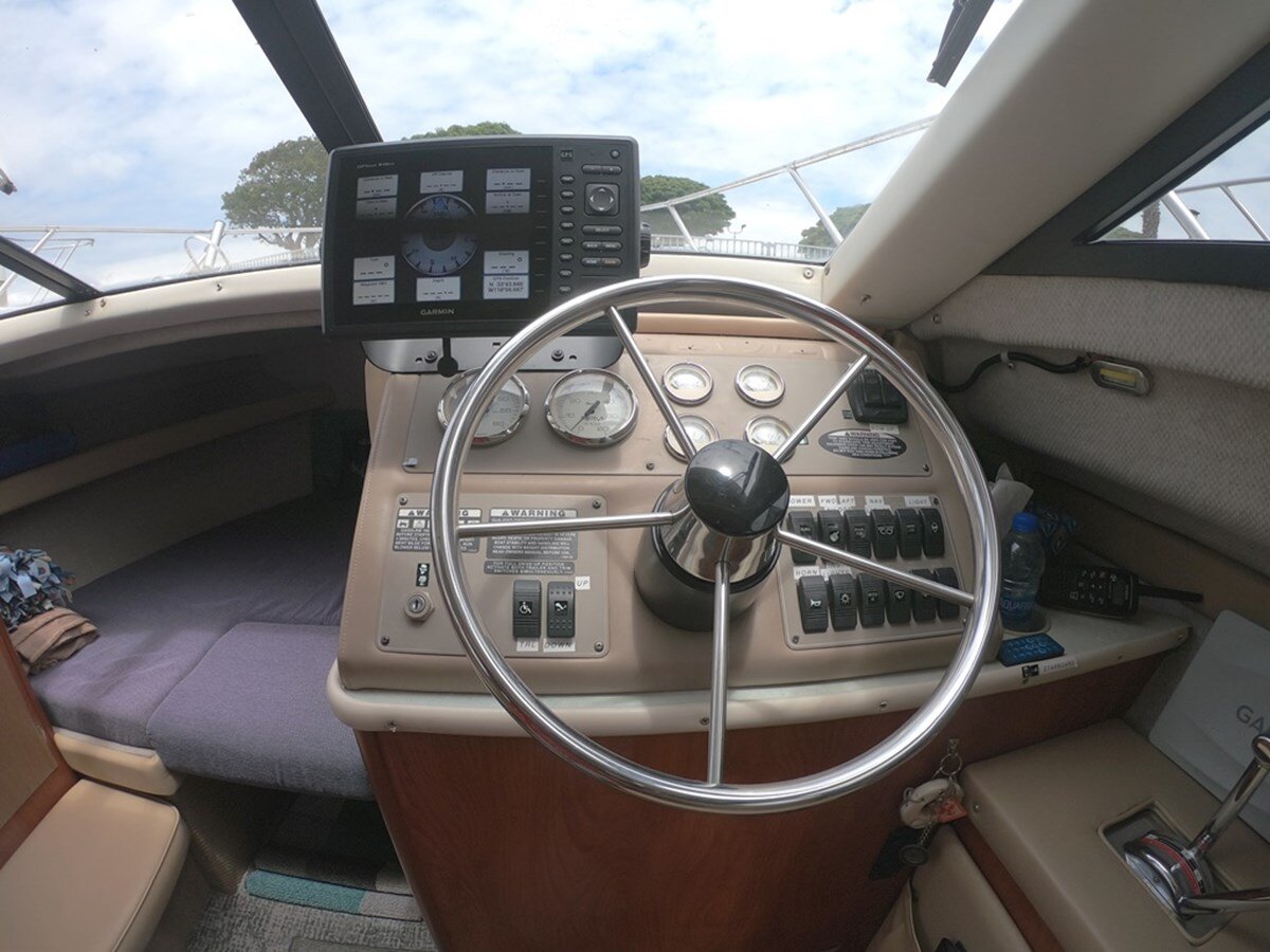 2005-bayliner-30-0958a2