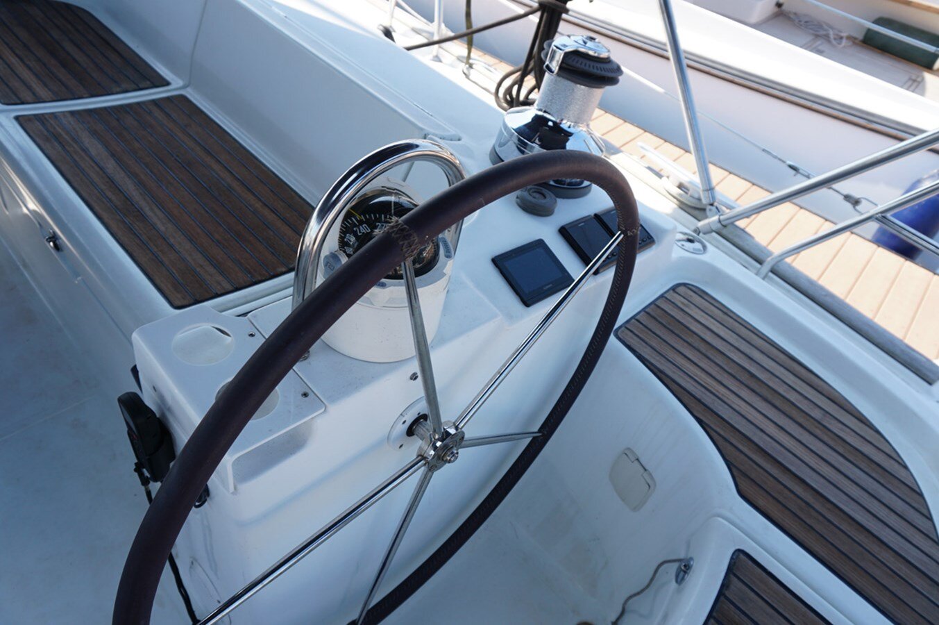 2005-beneteau-46-11-eb32a5