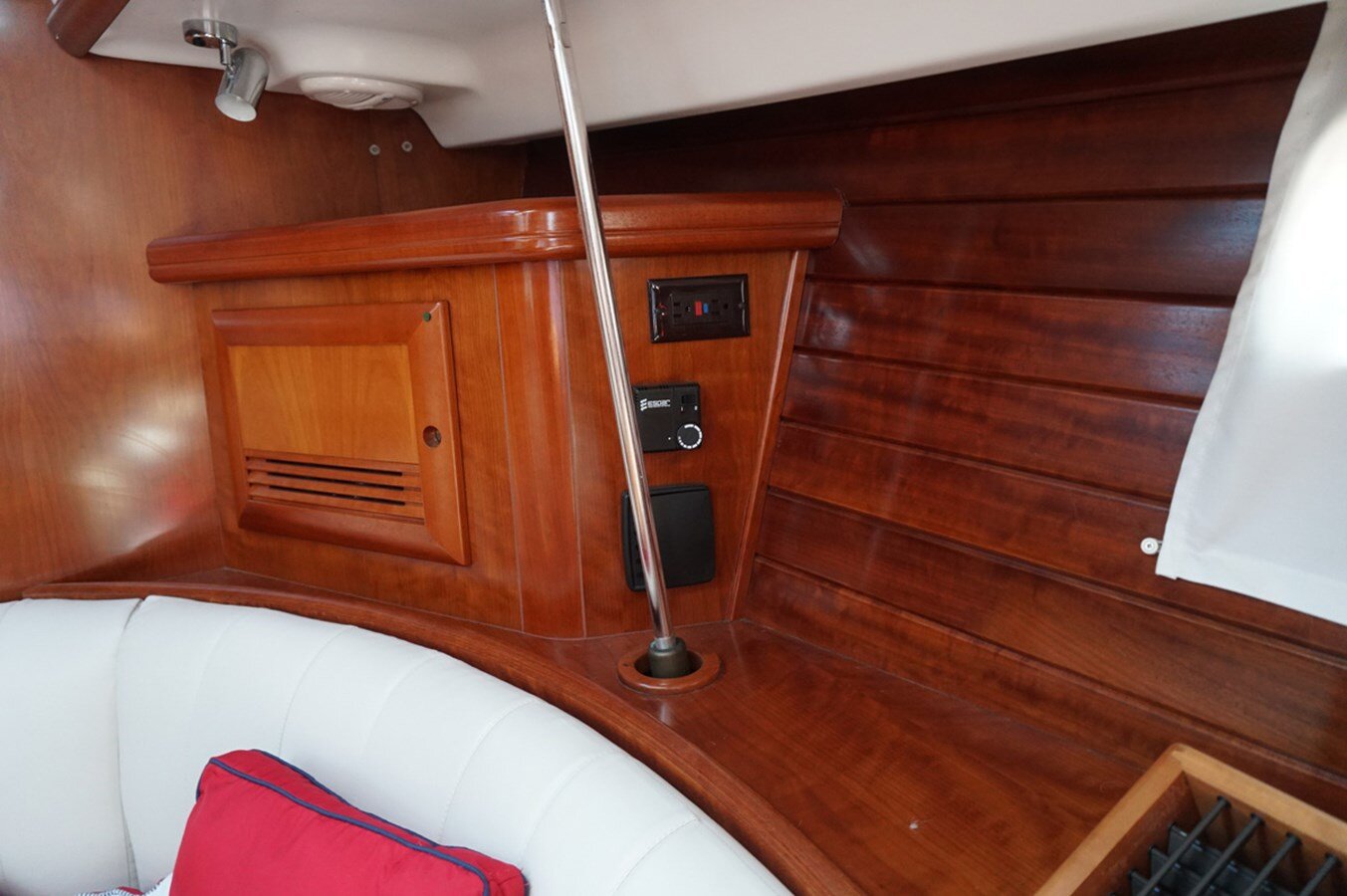 2005-beneteau-46-11-eb32a5